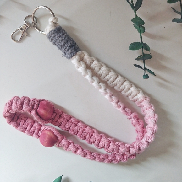 Pink Ombré Lanyard - Macrame Key Chain - Picture 1 of 2